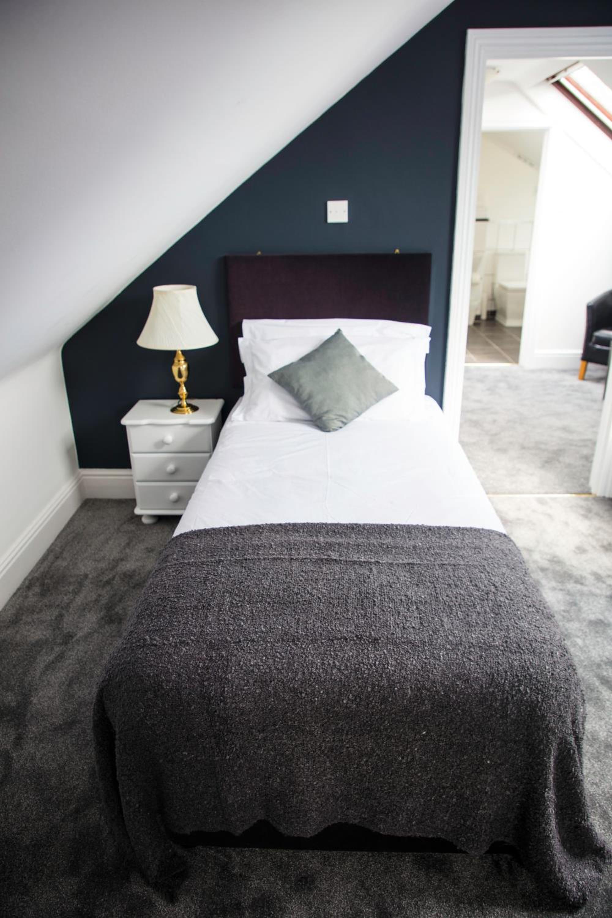 Deluxe Triple Room - Photo 9
