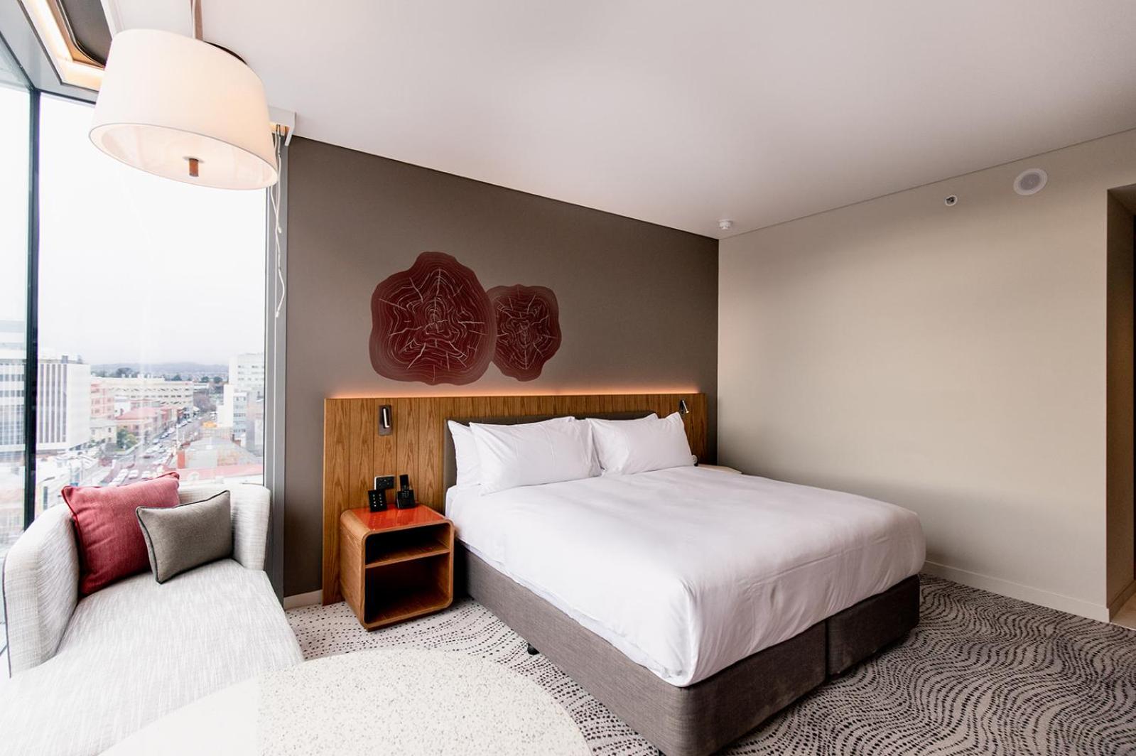 Premium Corner King Room - Photo 10