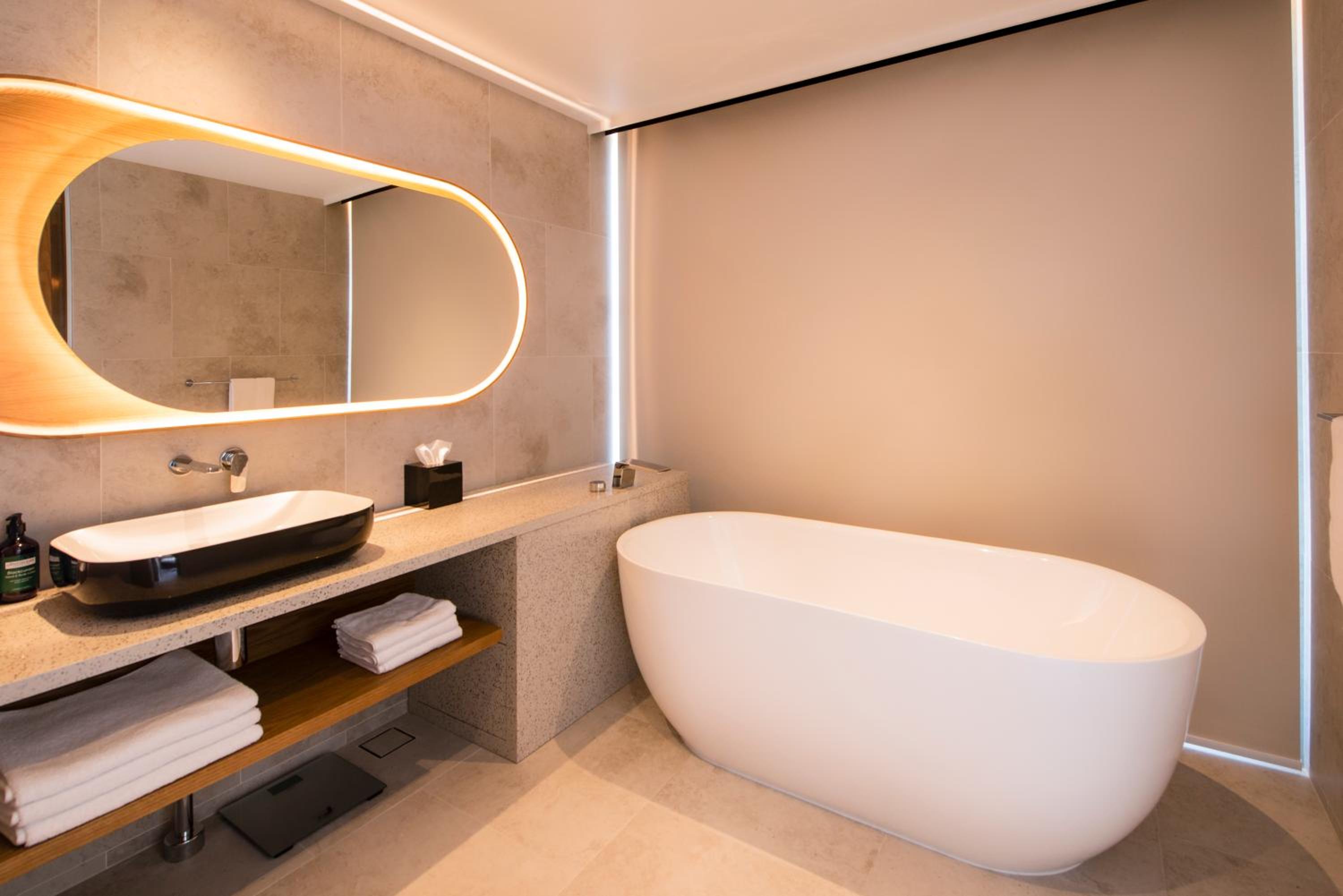 Junior King Suite - Lounge Access - Photo 8