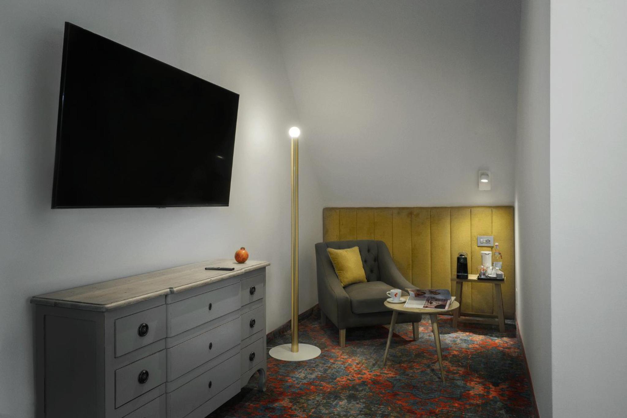 One-Bedroom Apartment - Photo 5