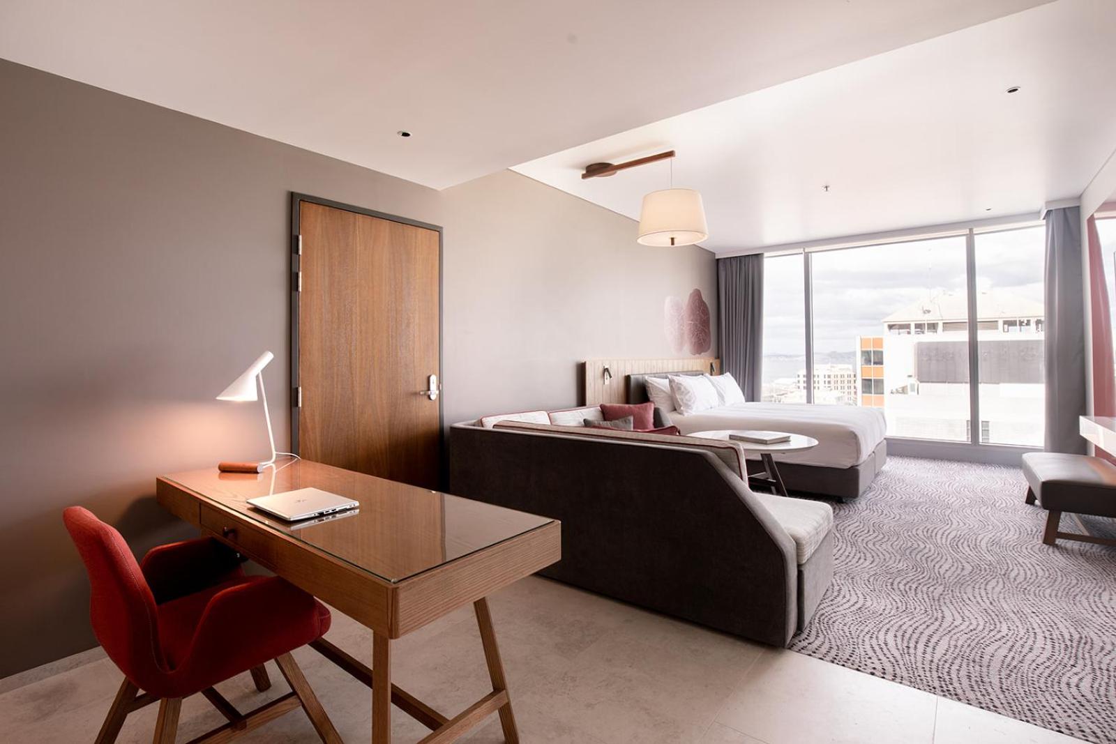 Junior King Suite with City View - Photo 6