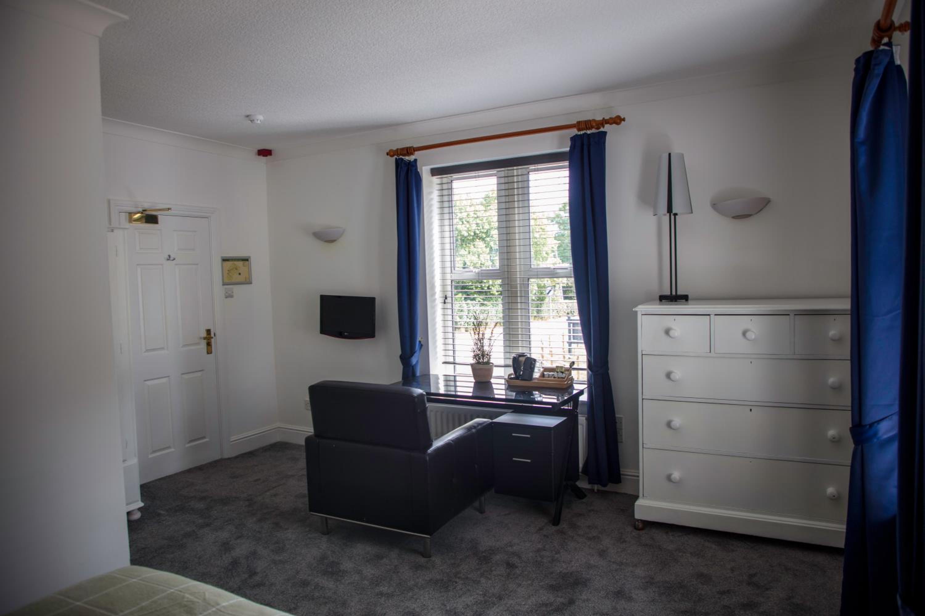 Standard Double Room - Photo 12