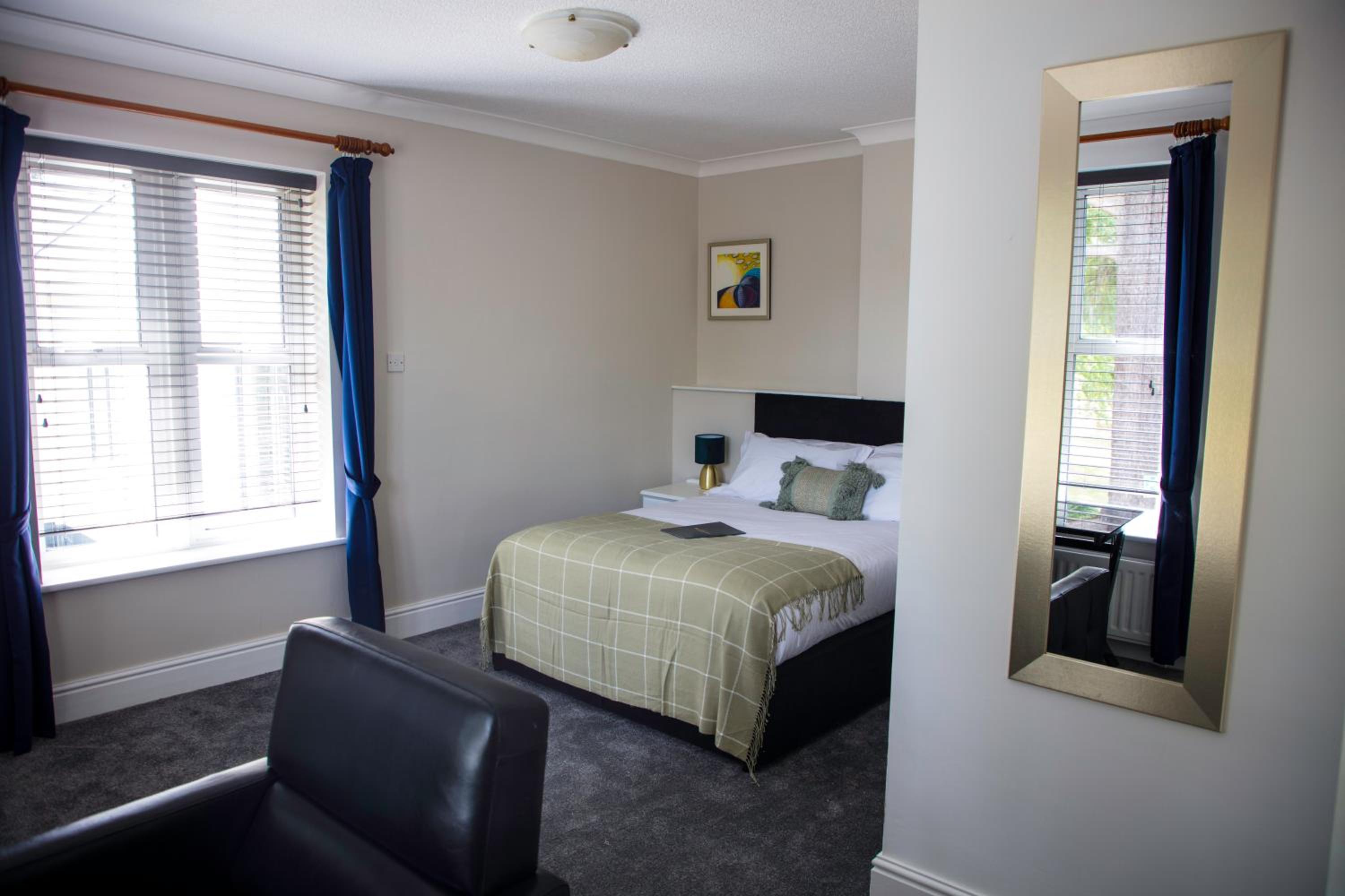 Standard Double Room - Photo 11