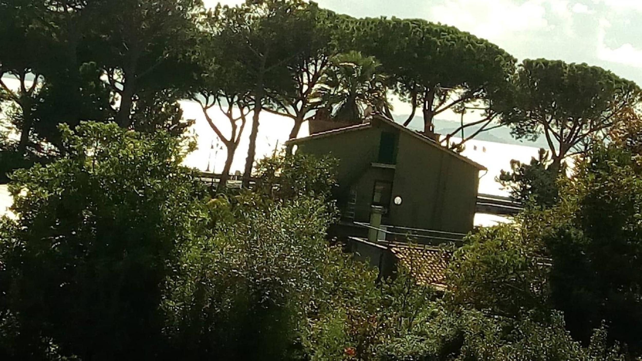 Apartment with Lake View - Photo 5