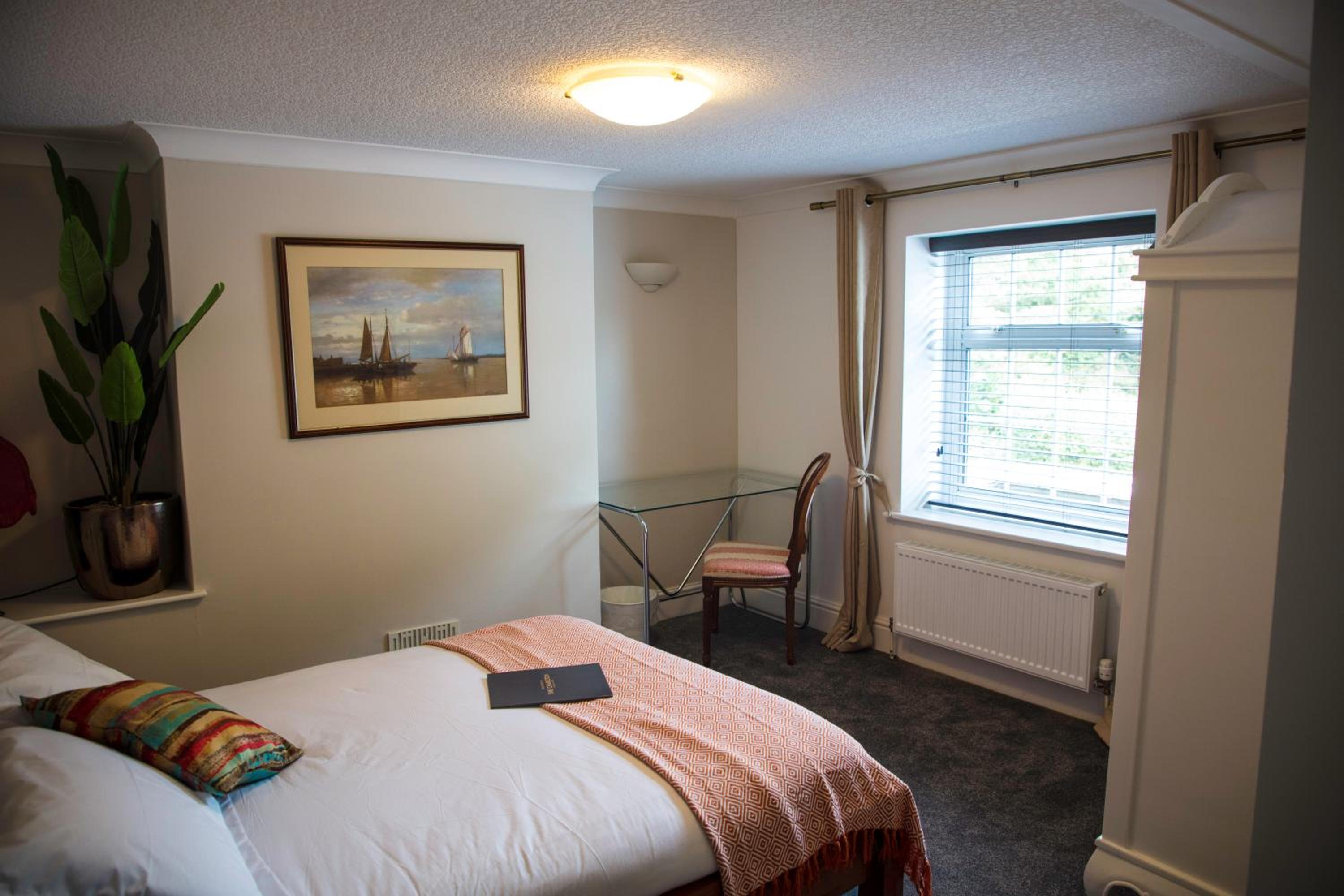 Standard Double Room - Photo 16