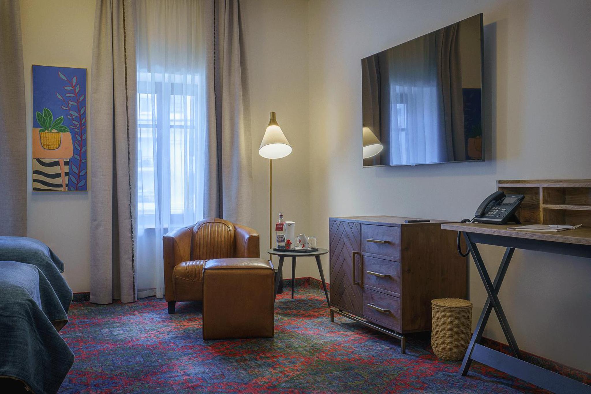 Deluxe Double Room - Photo 8