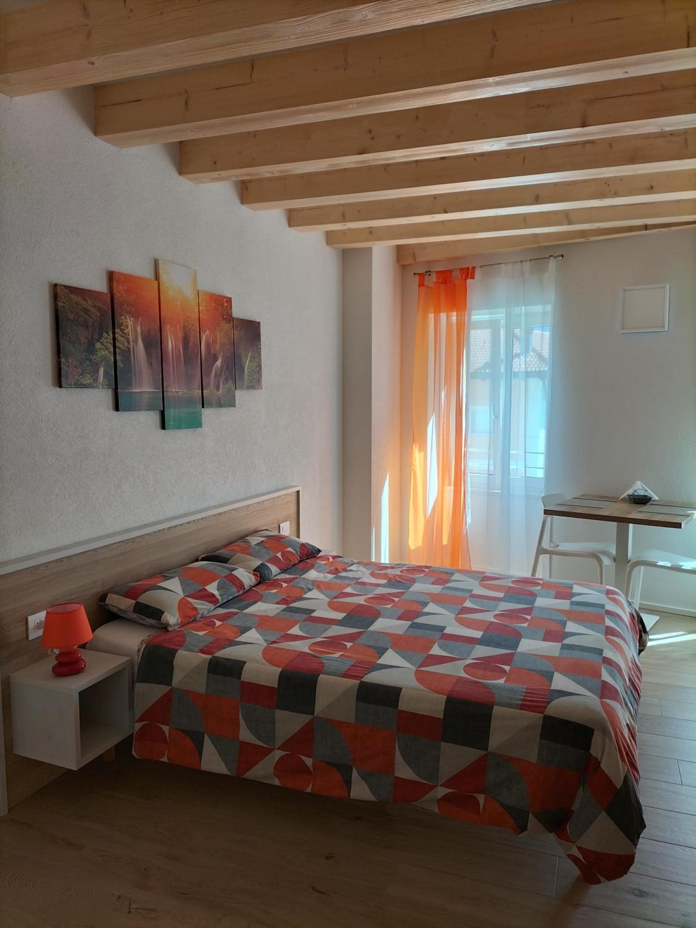 Double Room with Private Bathroom - Photo 2
