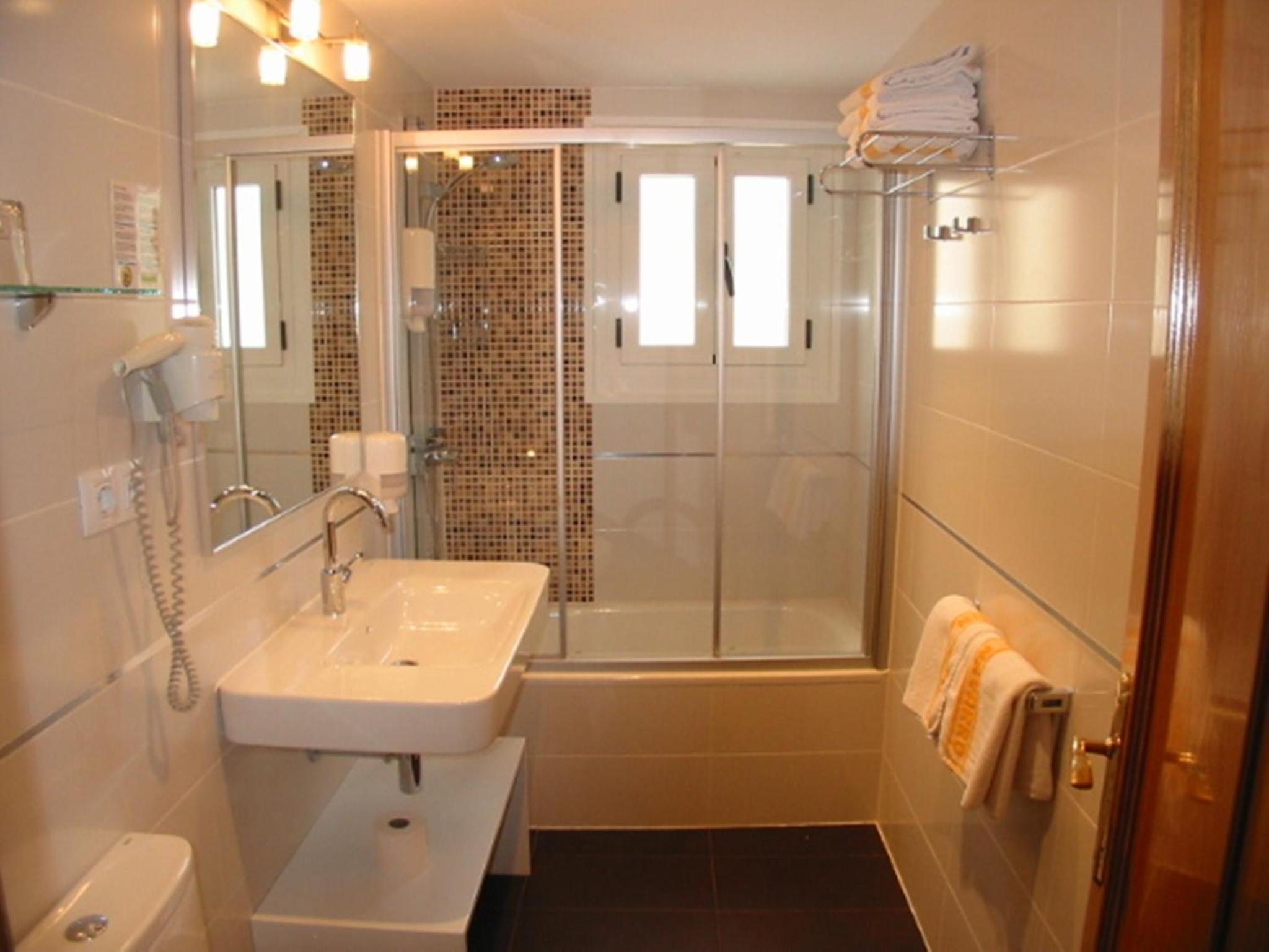 Double or Twin Room with Extra Bed - Photo 5