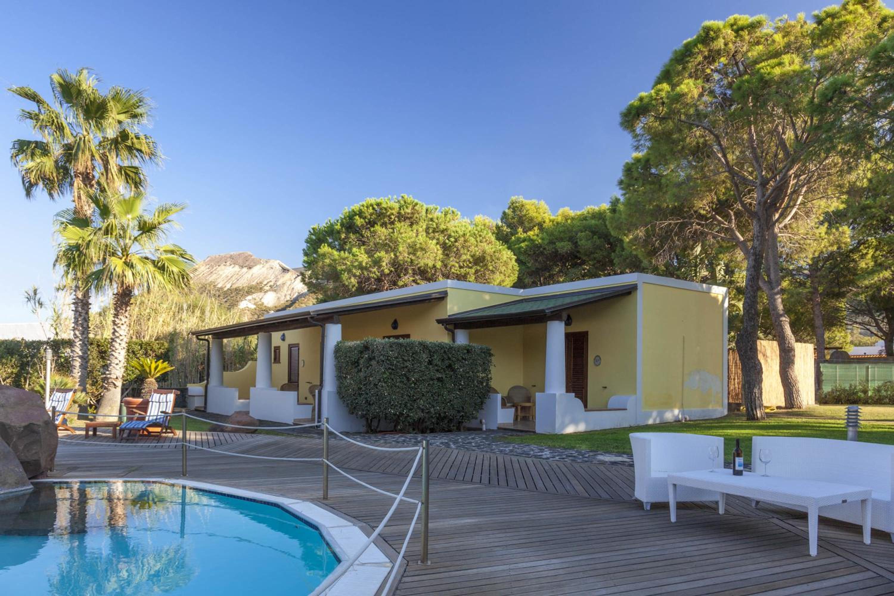 Superior Double or Twin Room with Pool Access - Photo 3