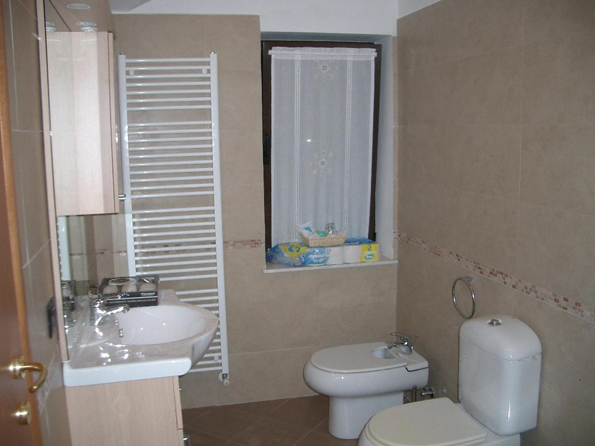 Double Room - Photo 16