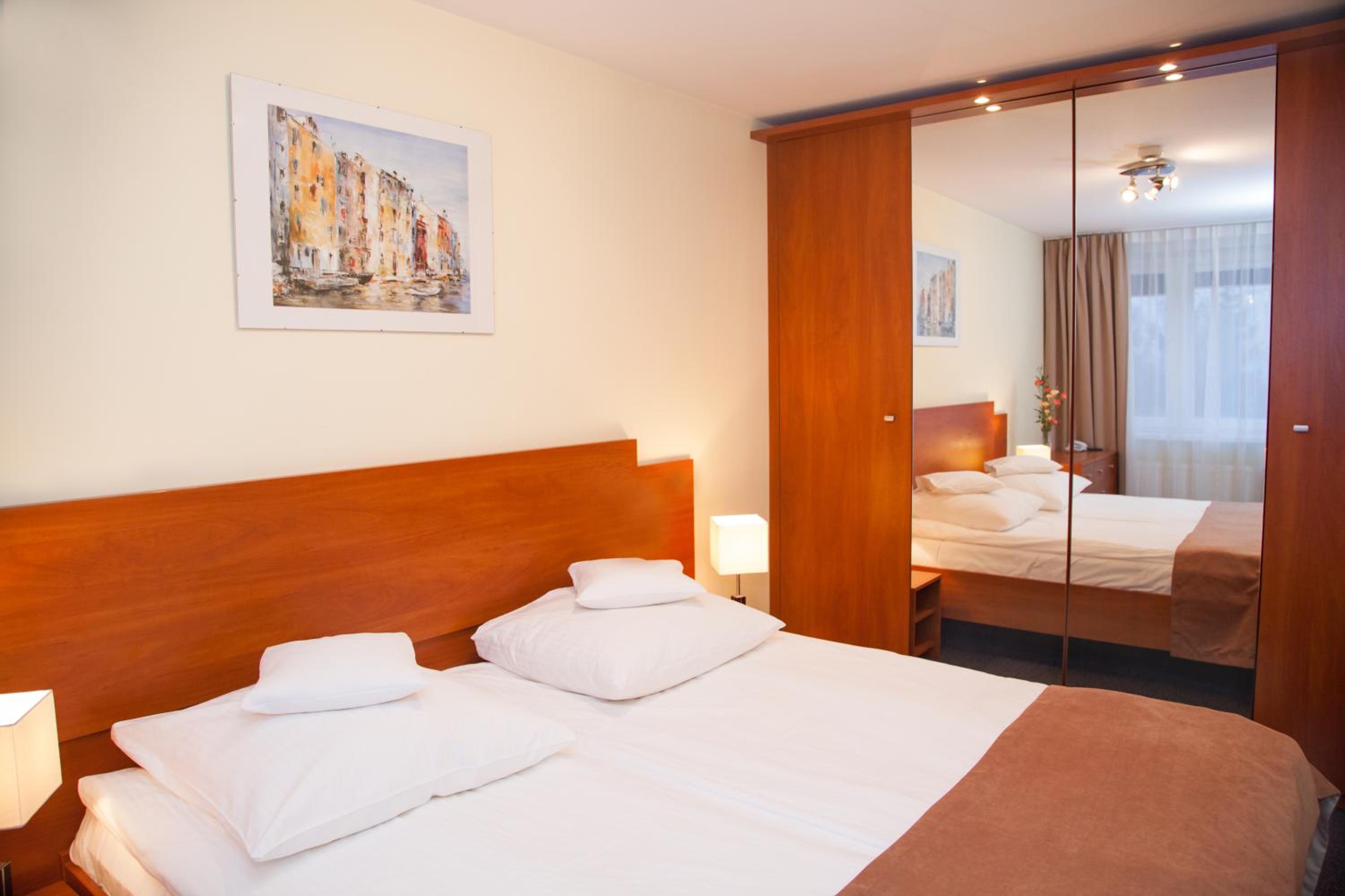Superior Double Room with Sofa - Photo 10