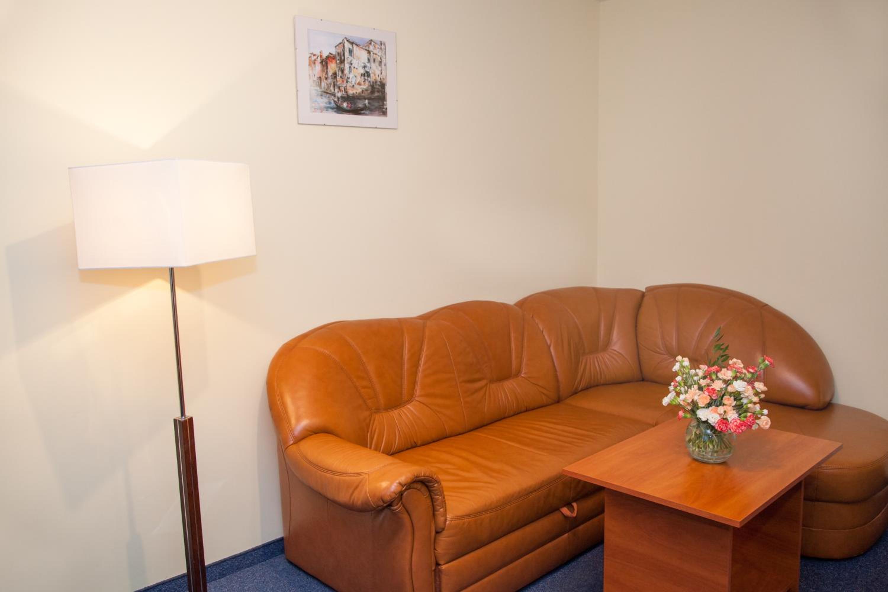 Superior Double Room with Sofa - Photo 8