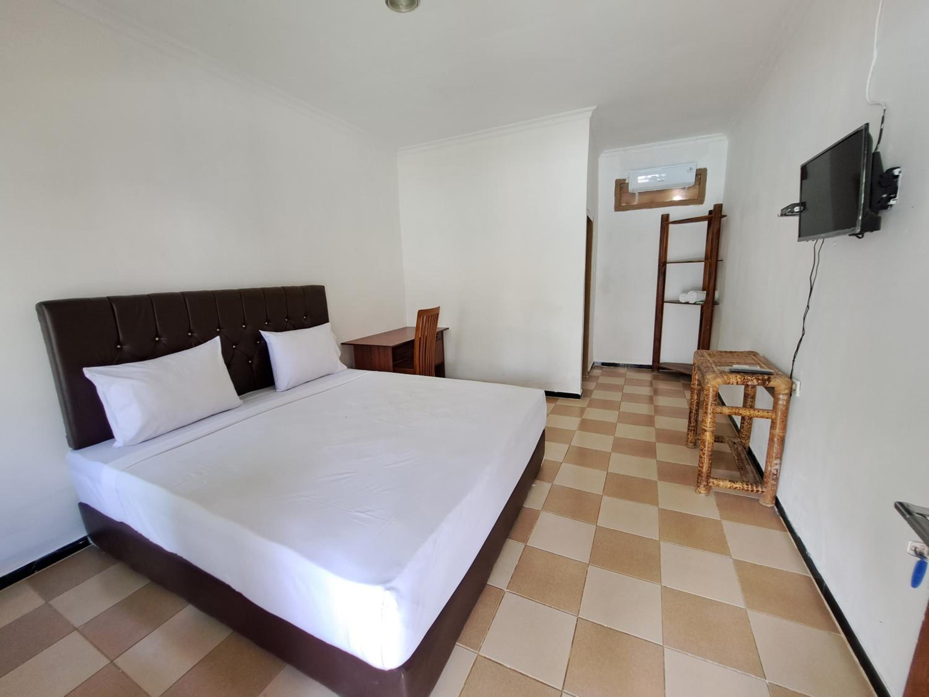 Double Room - Photo 12