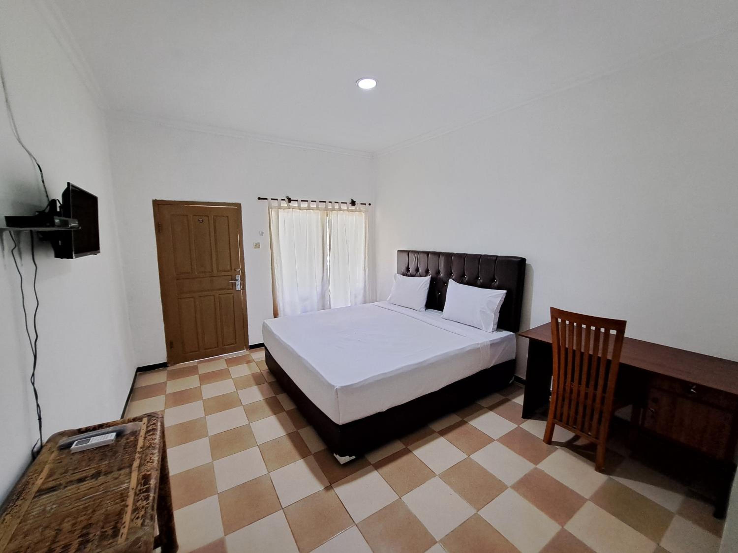 Double Room - Photo 10
