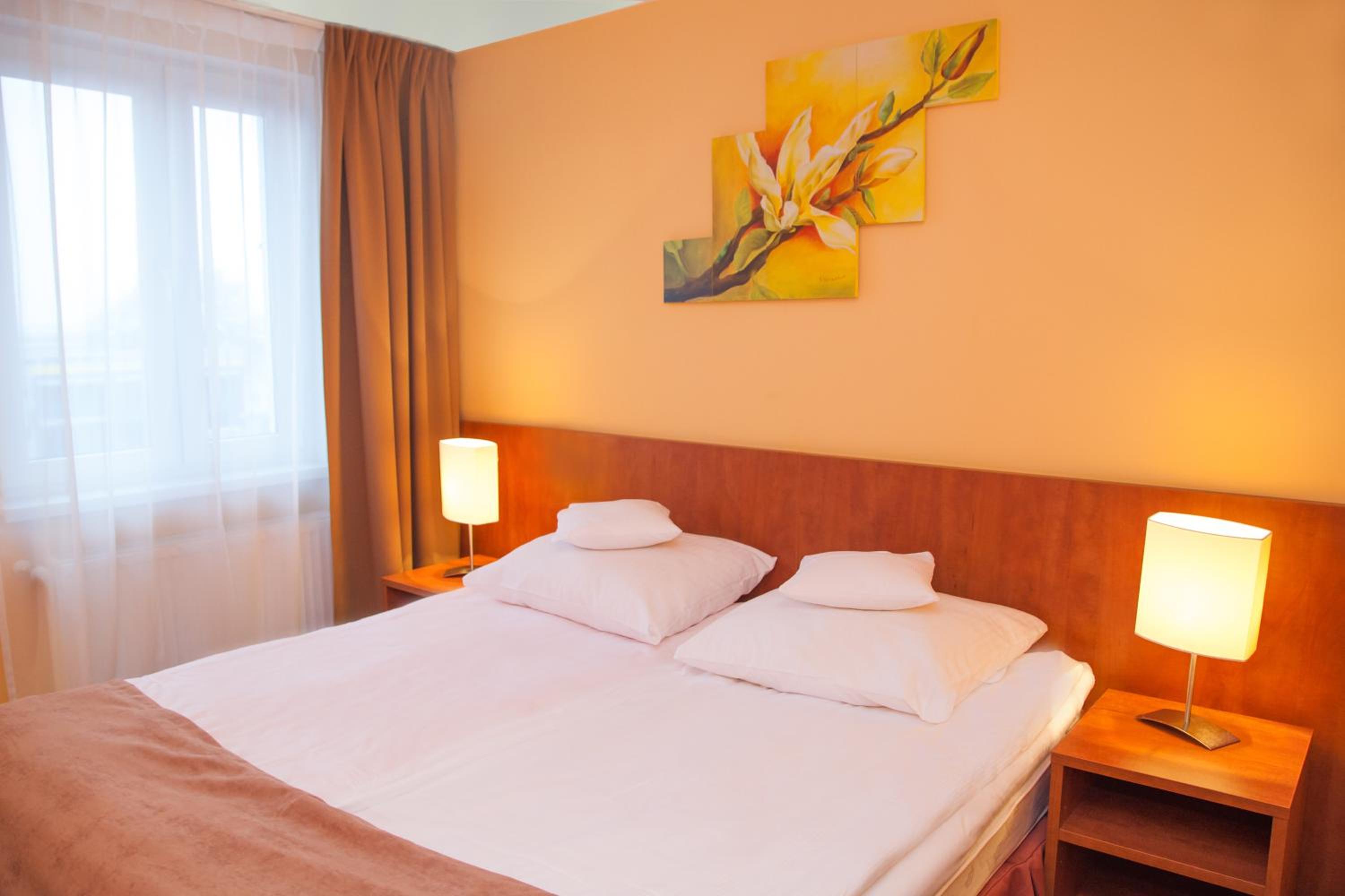 Deluxe Queen Room - Photo 4