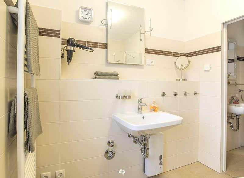 One-Bedroom Apartment with Terrace photo 2