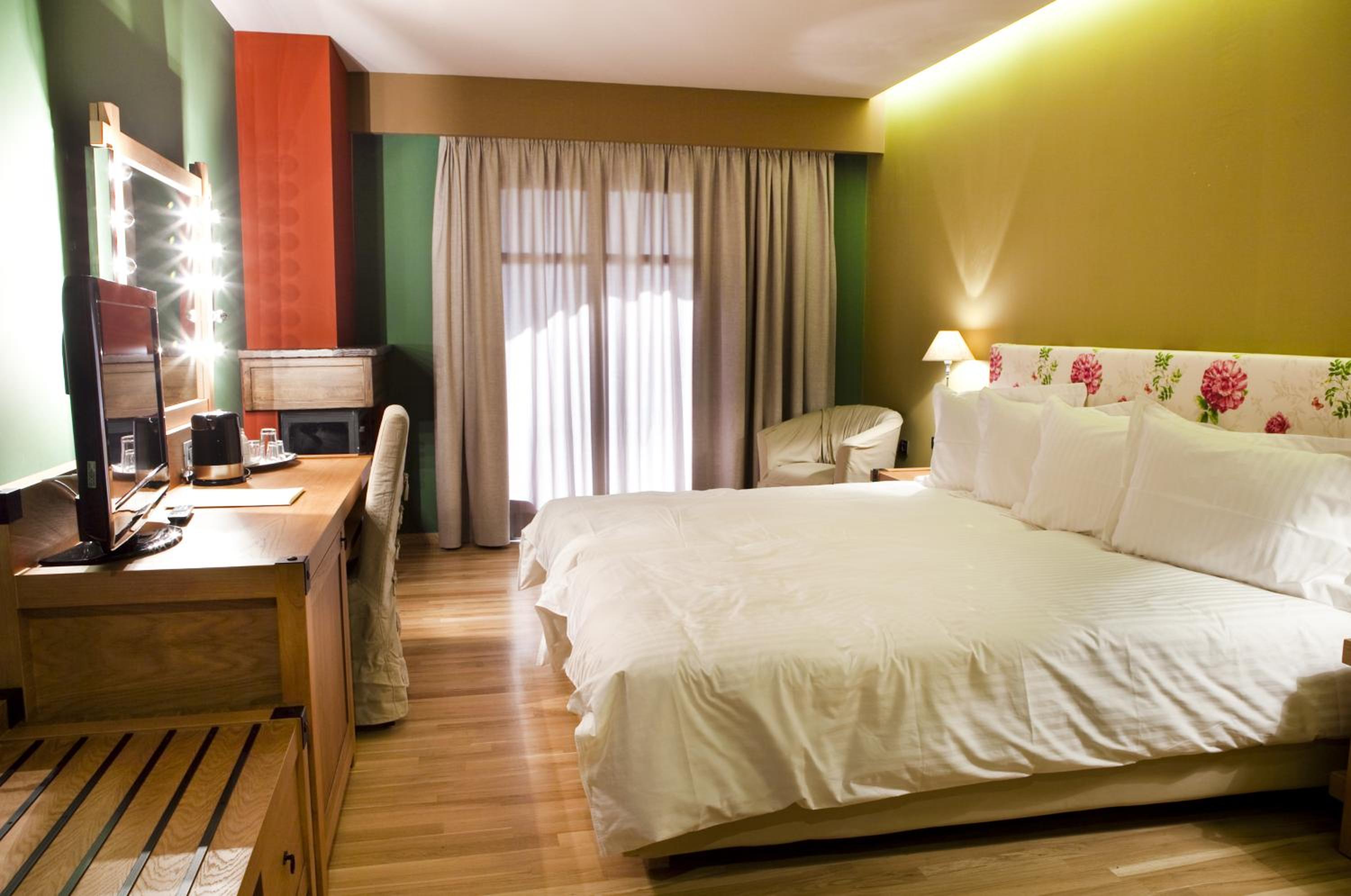 Standard Double or Twin Room with Lake View photo 2