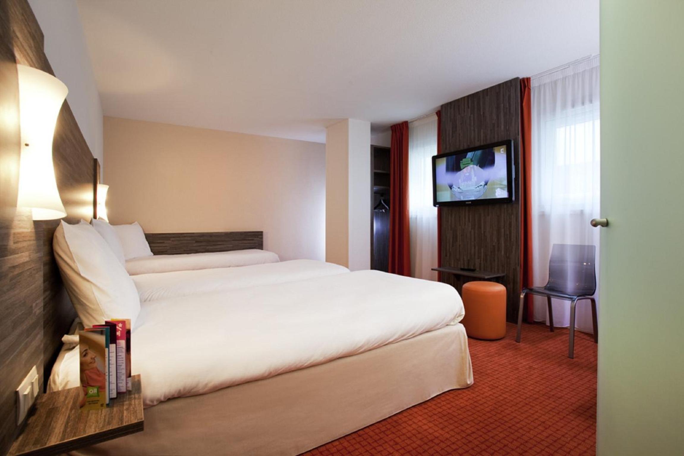 Standard Twin Room - Photo 3