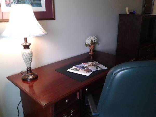 Executive King Room - Photo 9