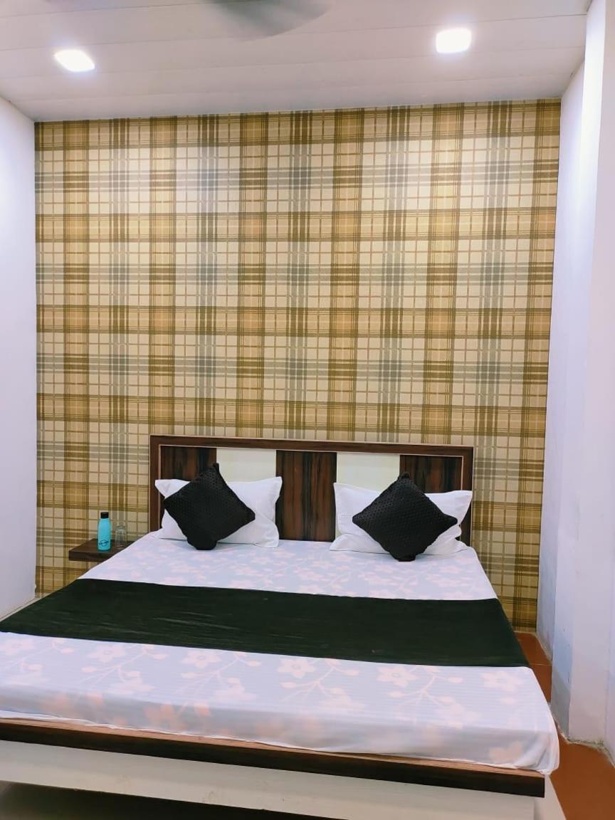 Standard Double Room with Fan photo 3