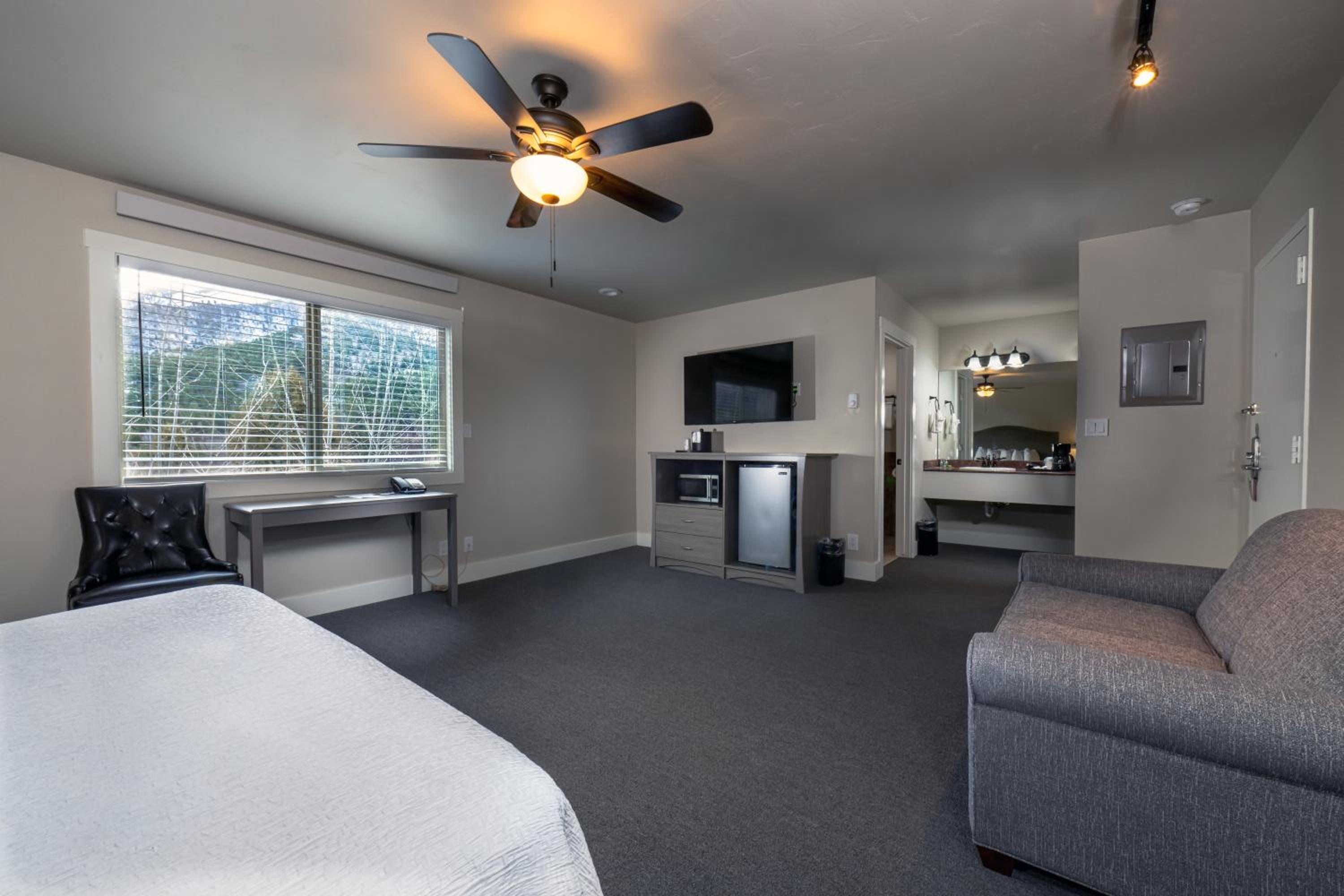 SUPERIOR KING ROOM photo 3