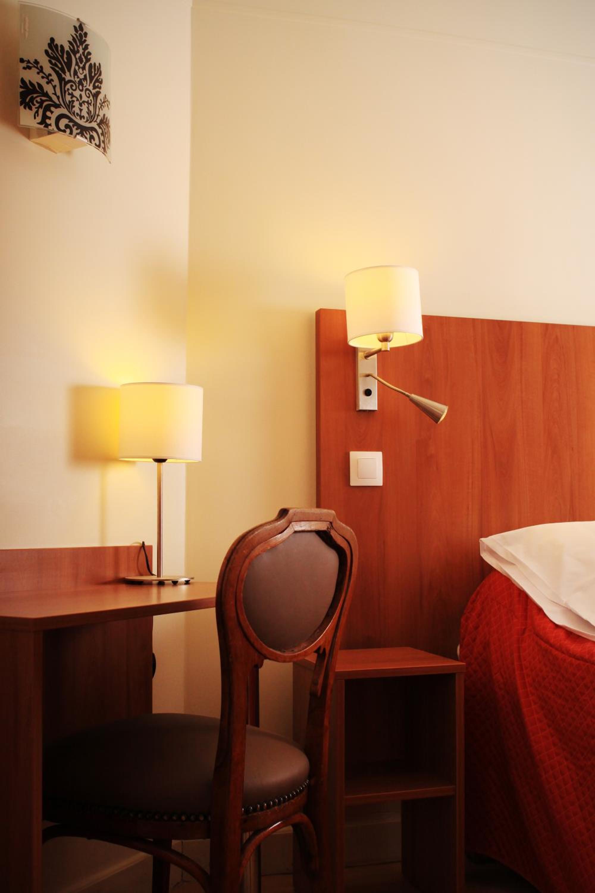 Double Room (shared Shower and Toilet on the floor)