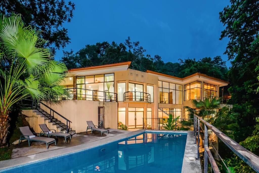 Villa photo 1