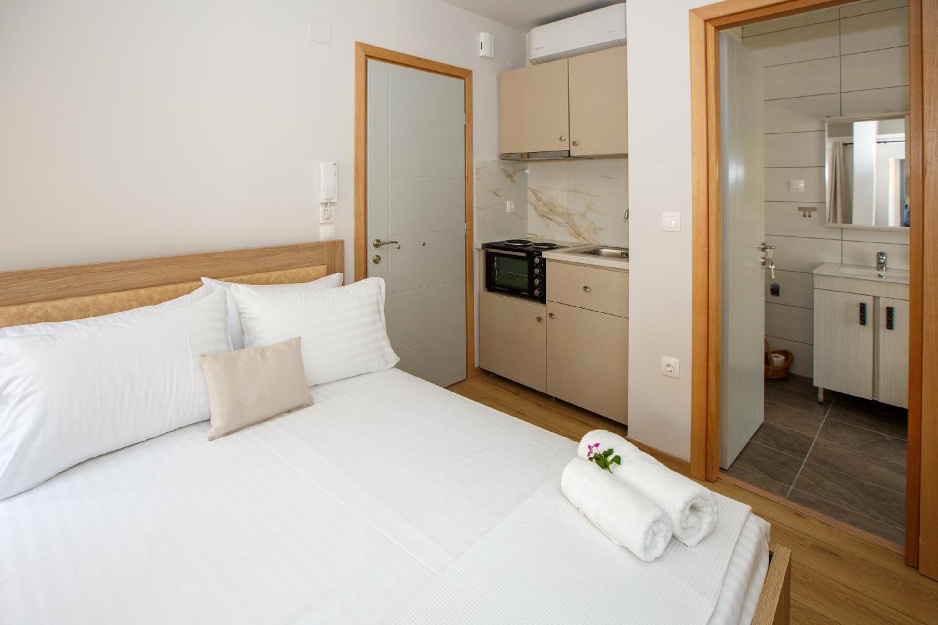 Double Room with Private Bathroom photo 3