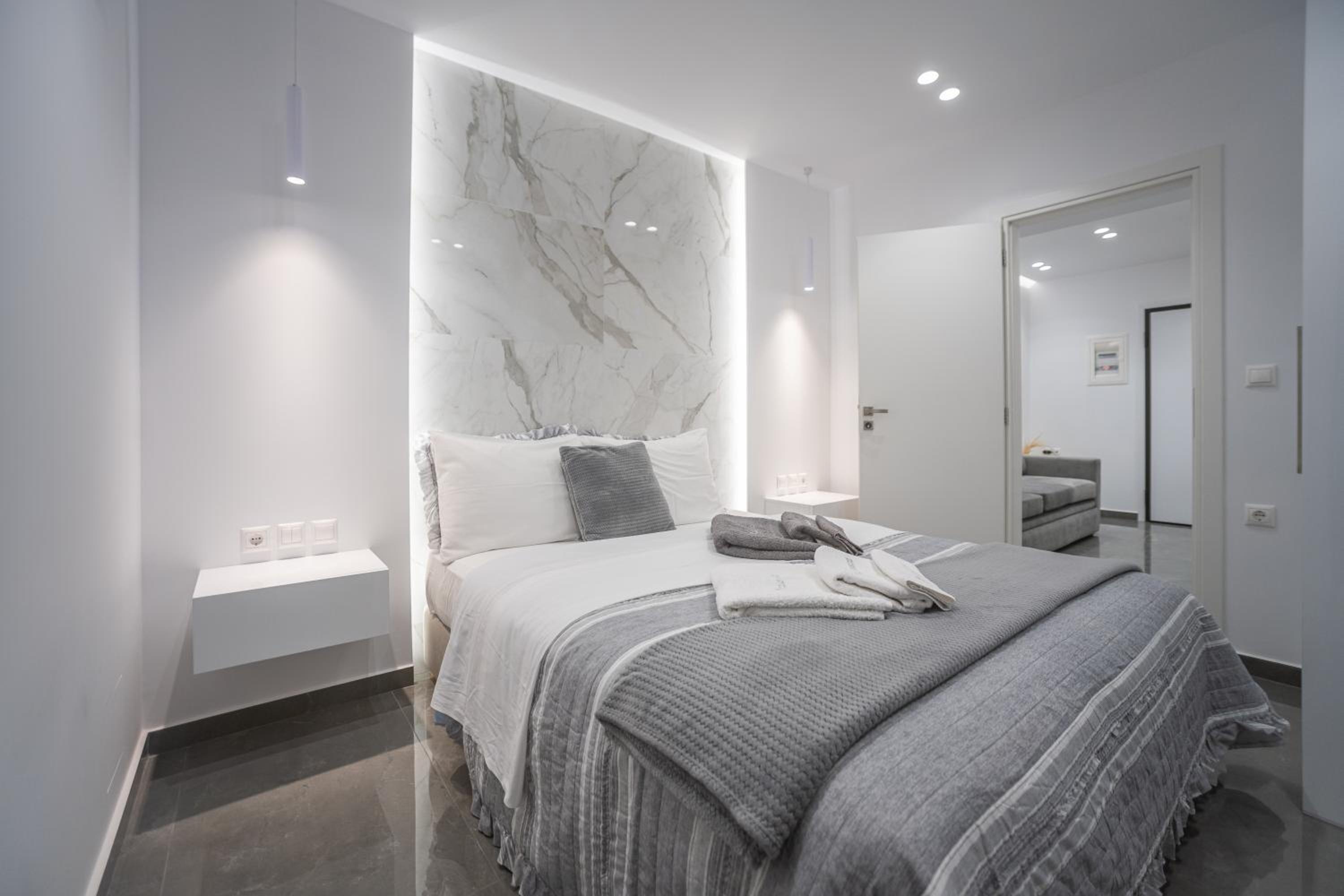 One-Bedroom Apartment - Photo 1