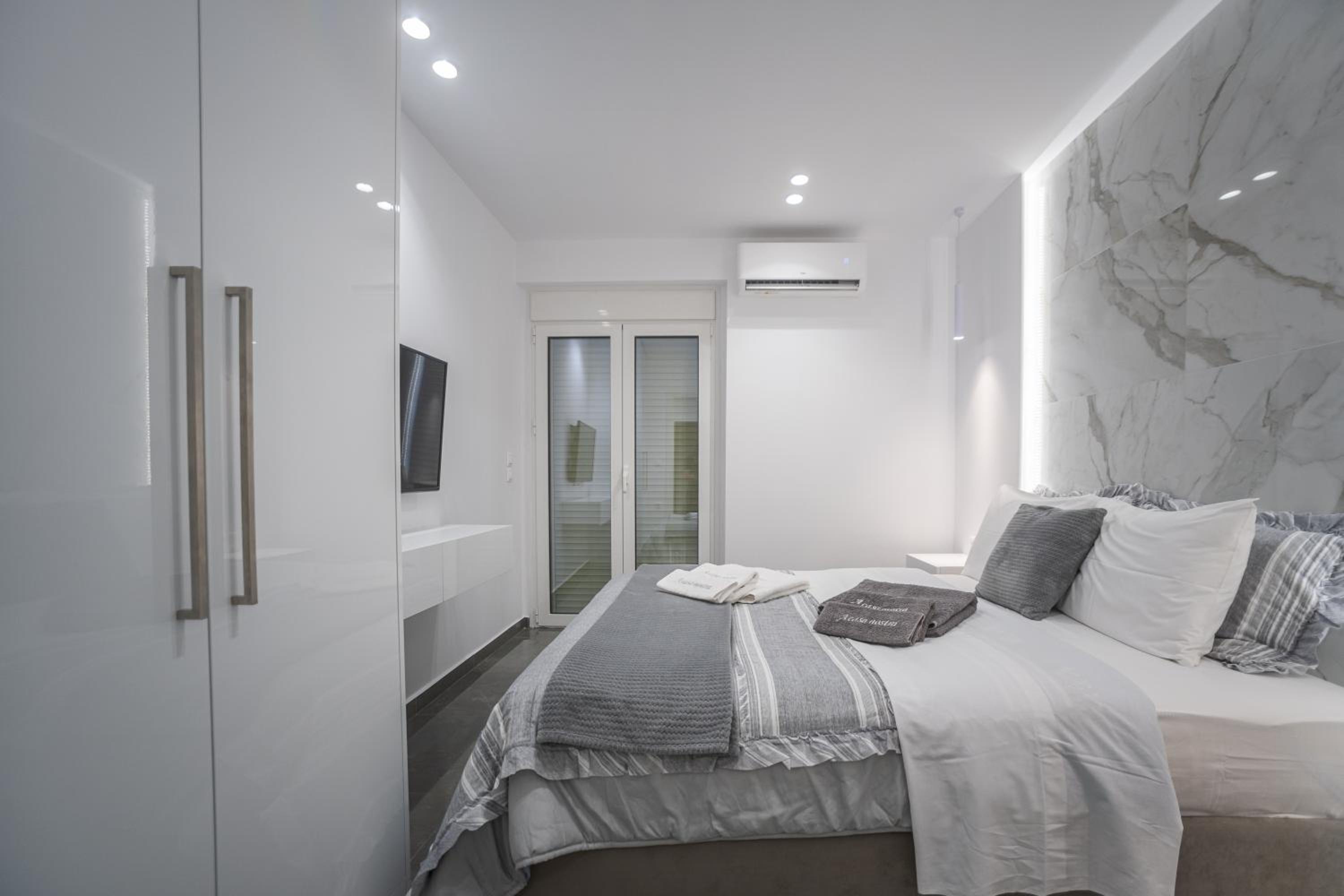 One-Bedroom Apartment - Photo 7