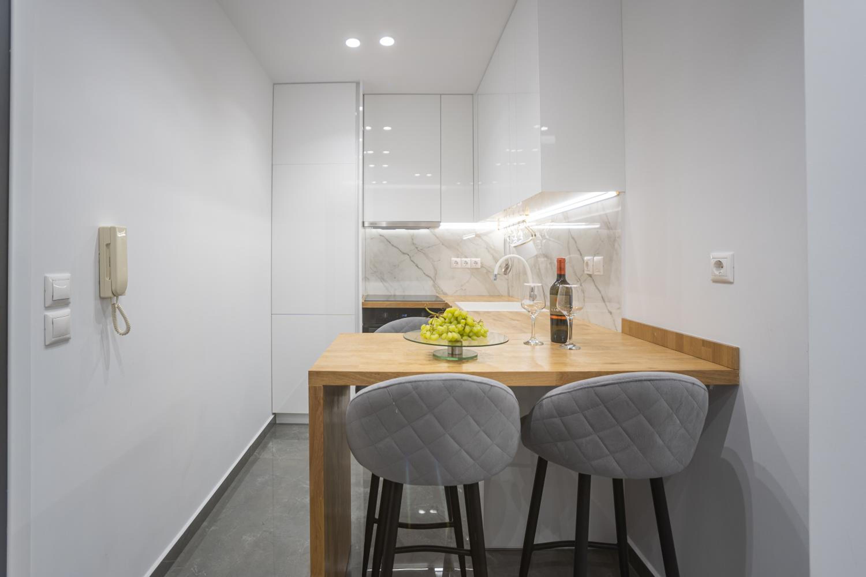 One-Bedroom Apartment - Photo 4