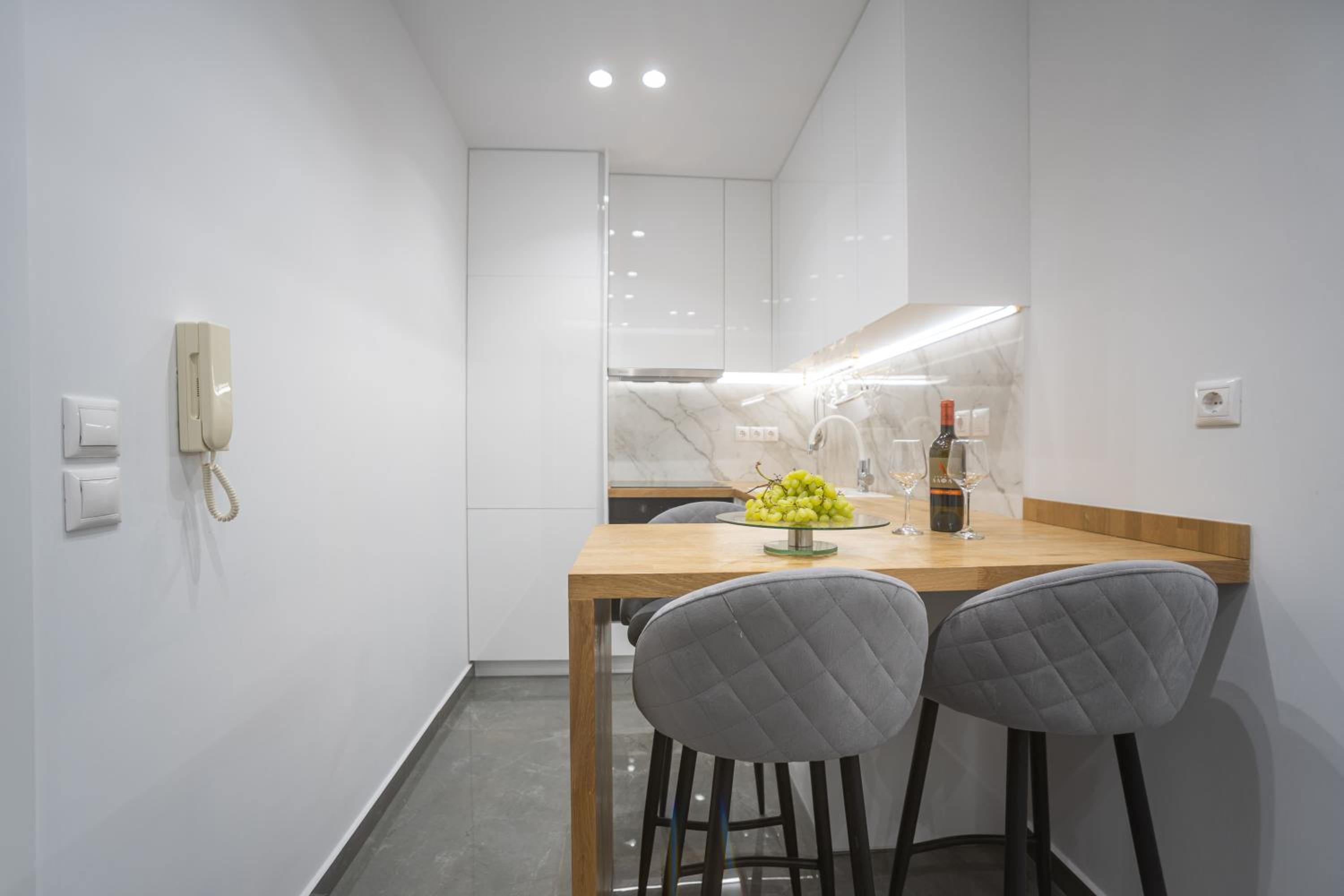 One-Bedroom Apartment - Photo 3