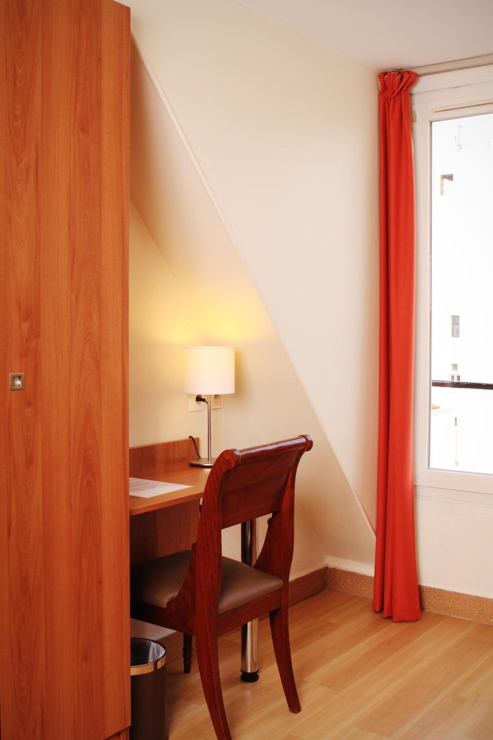 Double Room (shared Shower and Toilet on the floor)