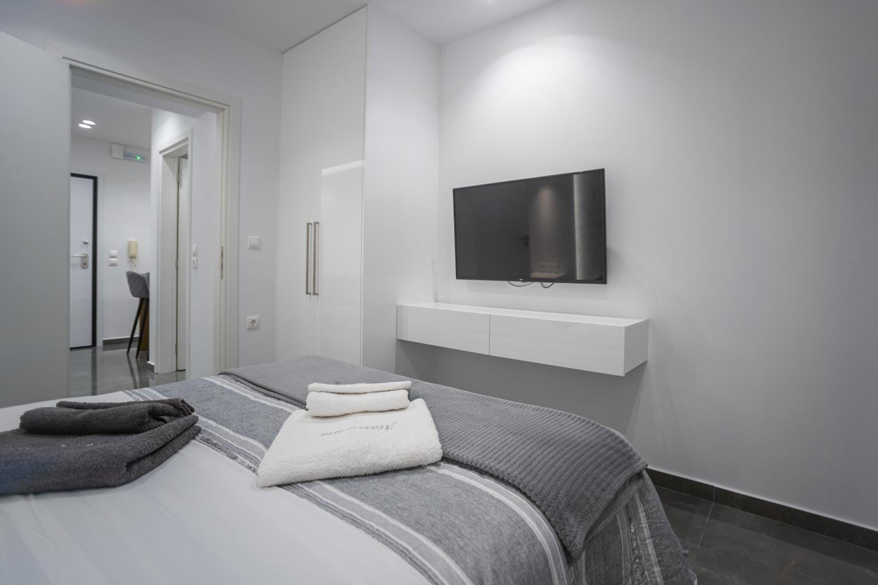 One-Bedroom Apartment - Photo 23