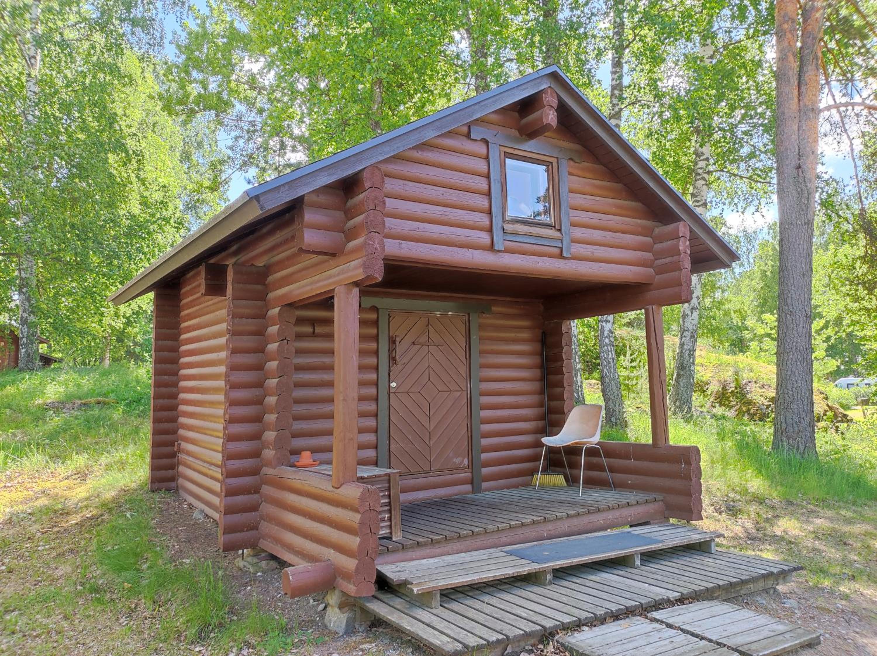 Family Cabin with Shared Toilet and Shower photo 2