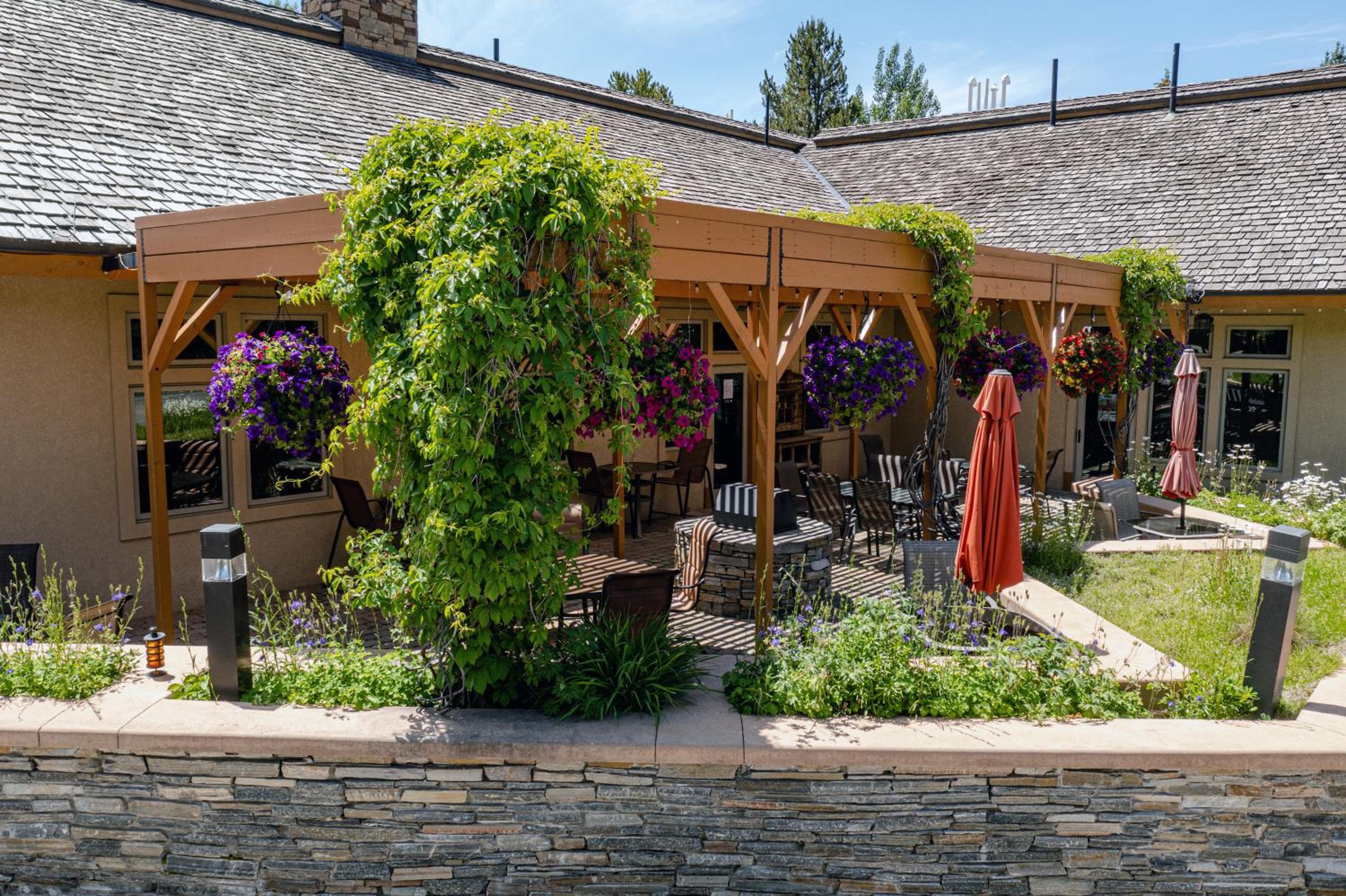 RIVER SIDE KING 1ST FLOOR photo 2
