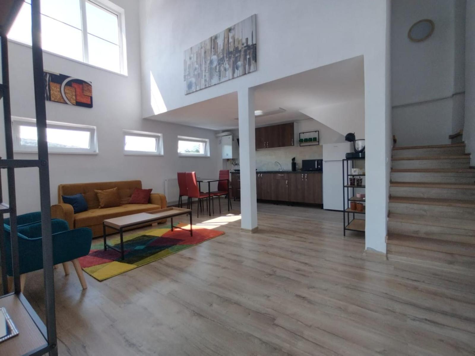 One-Bedroom Apartment - Photo 3