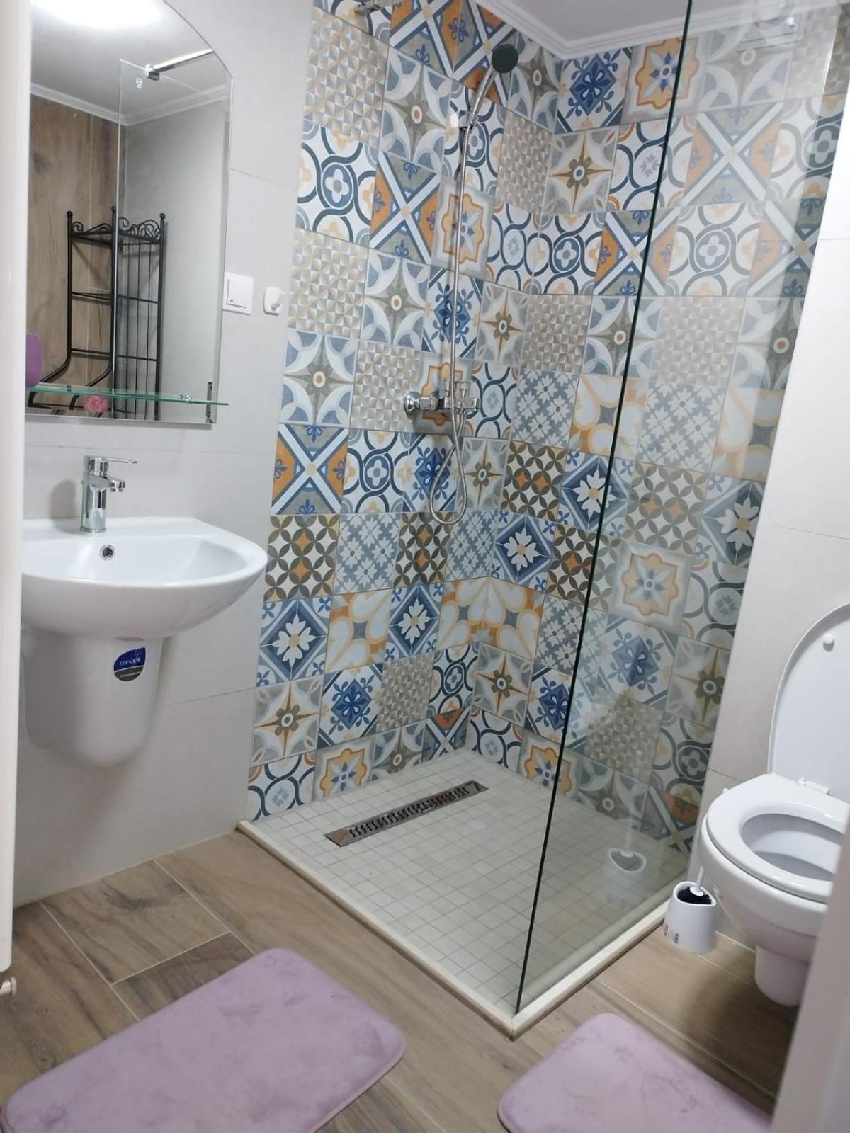 One-Bedroom Apartment - Photo 5