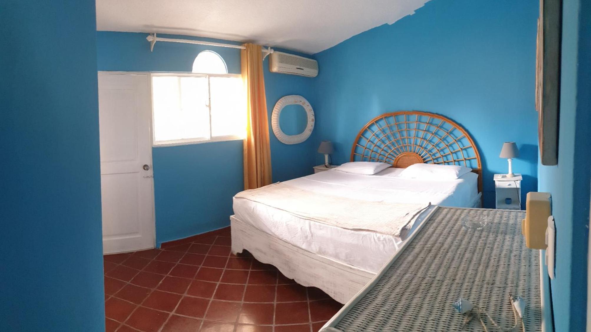 One-Bedroom House photo 1
