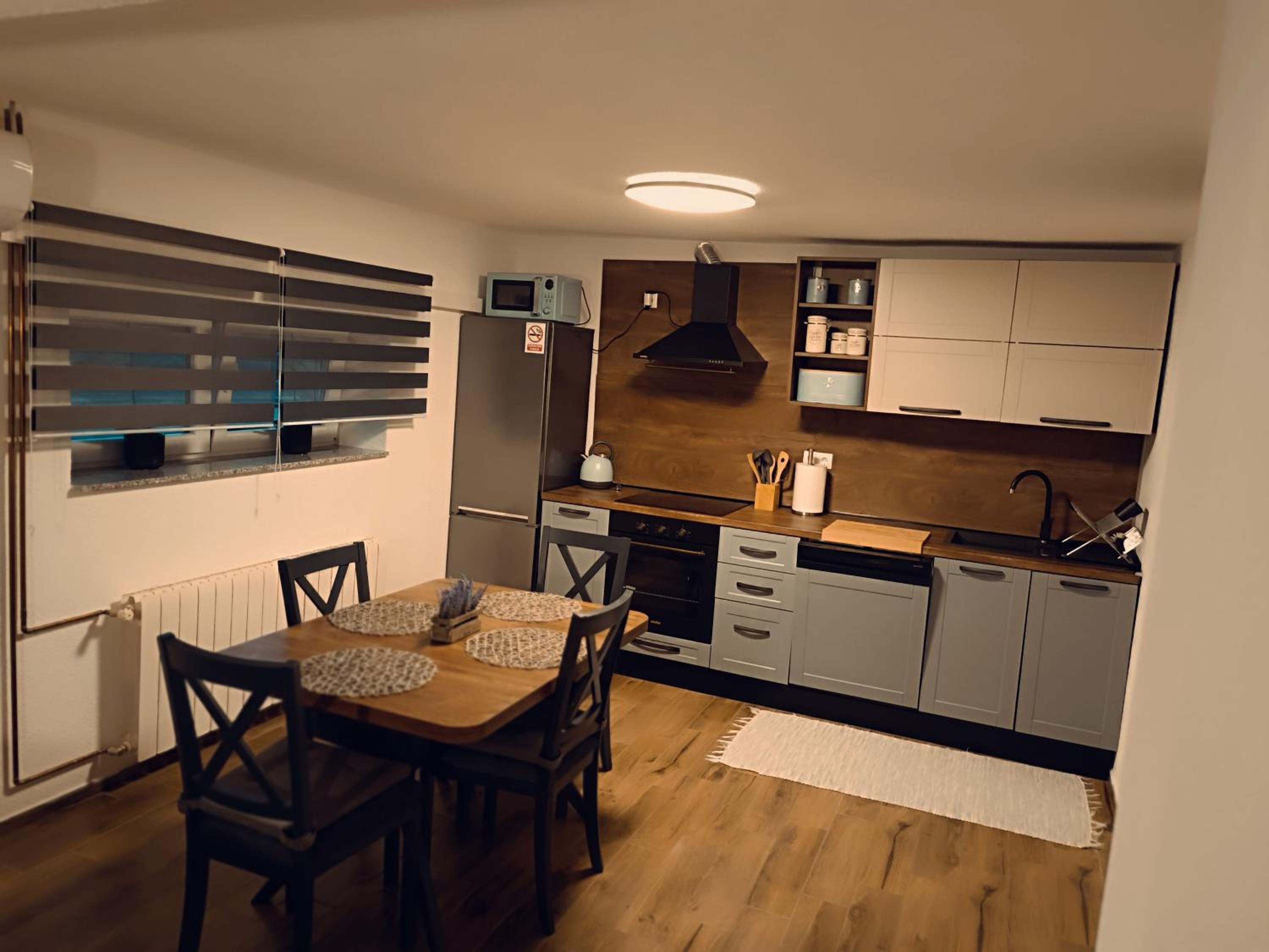 One-Bedroom Apartment - Photo 3