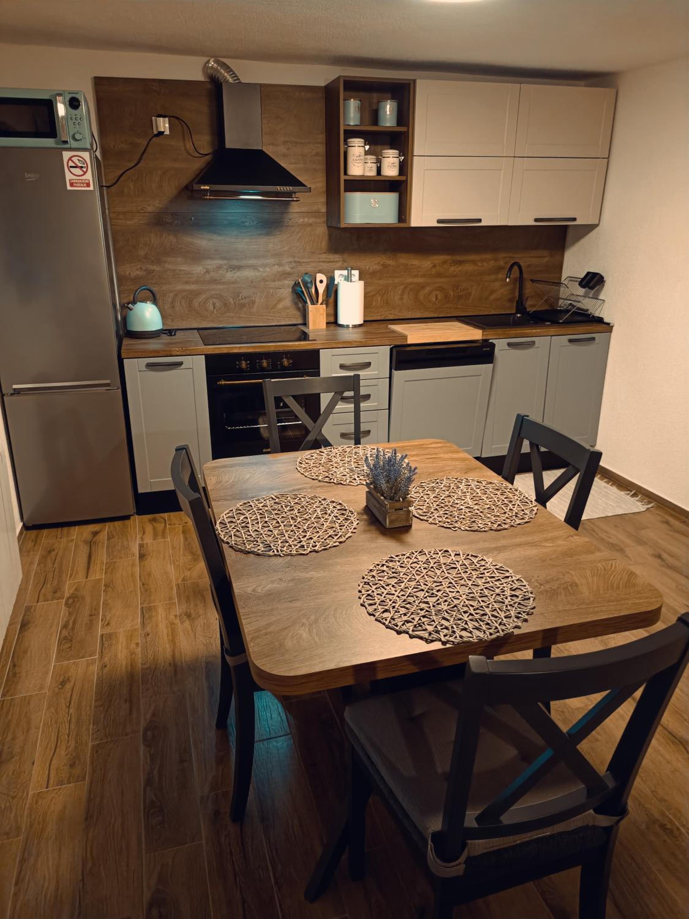 One-Bedroom Apartment - Photo 11