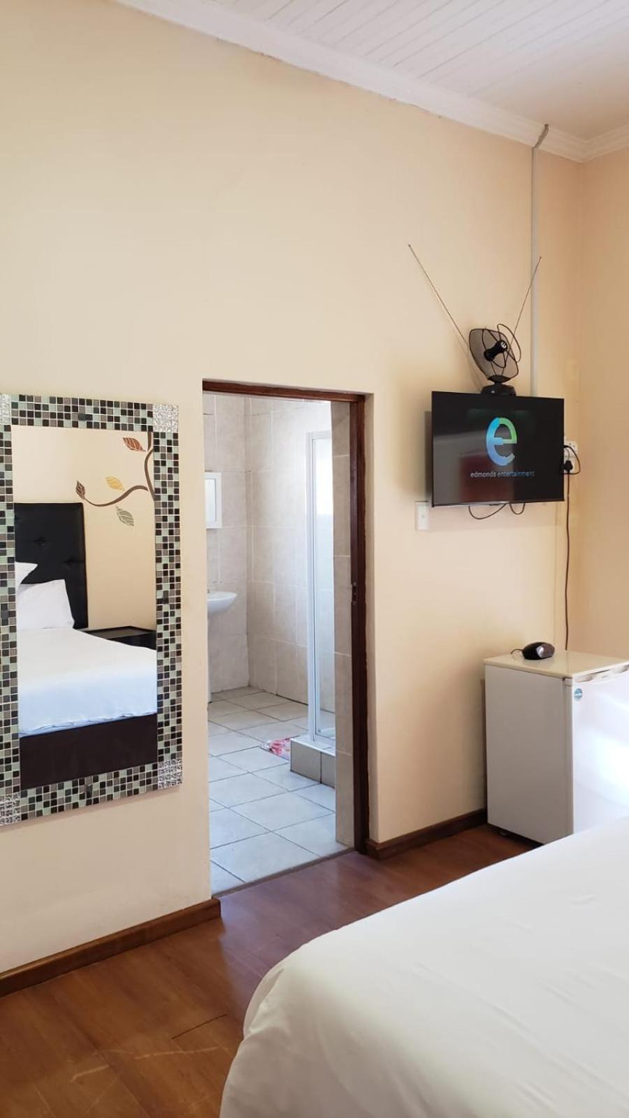Double Room with Private Bathroom photo 3
