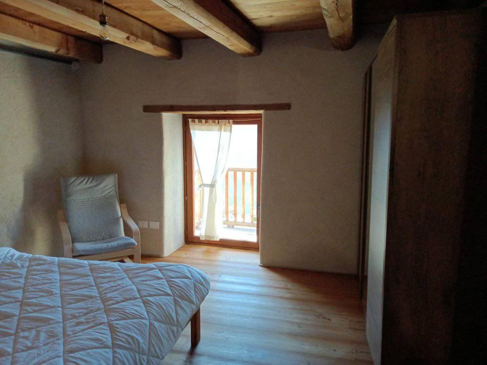 One-Bedroom Apartment with Balcony and Mountain View   photo 2