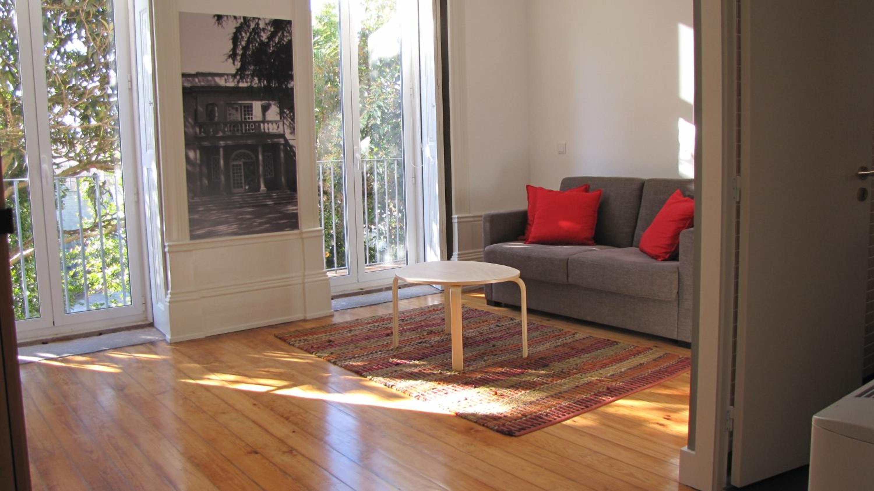 One-Bedroom Apartment - First Floor - Garden View photo 2