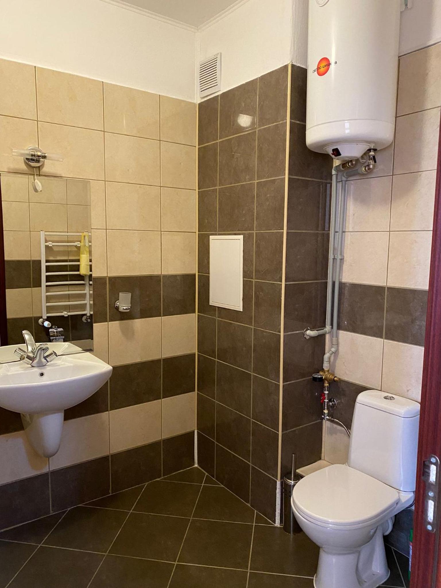 One-Bedroom Apartment - Photo 7