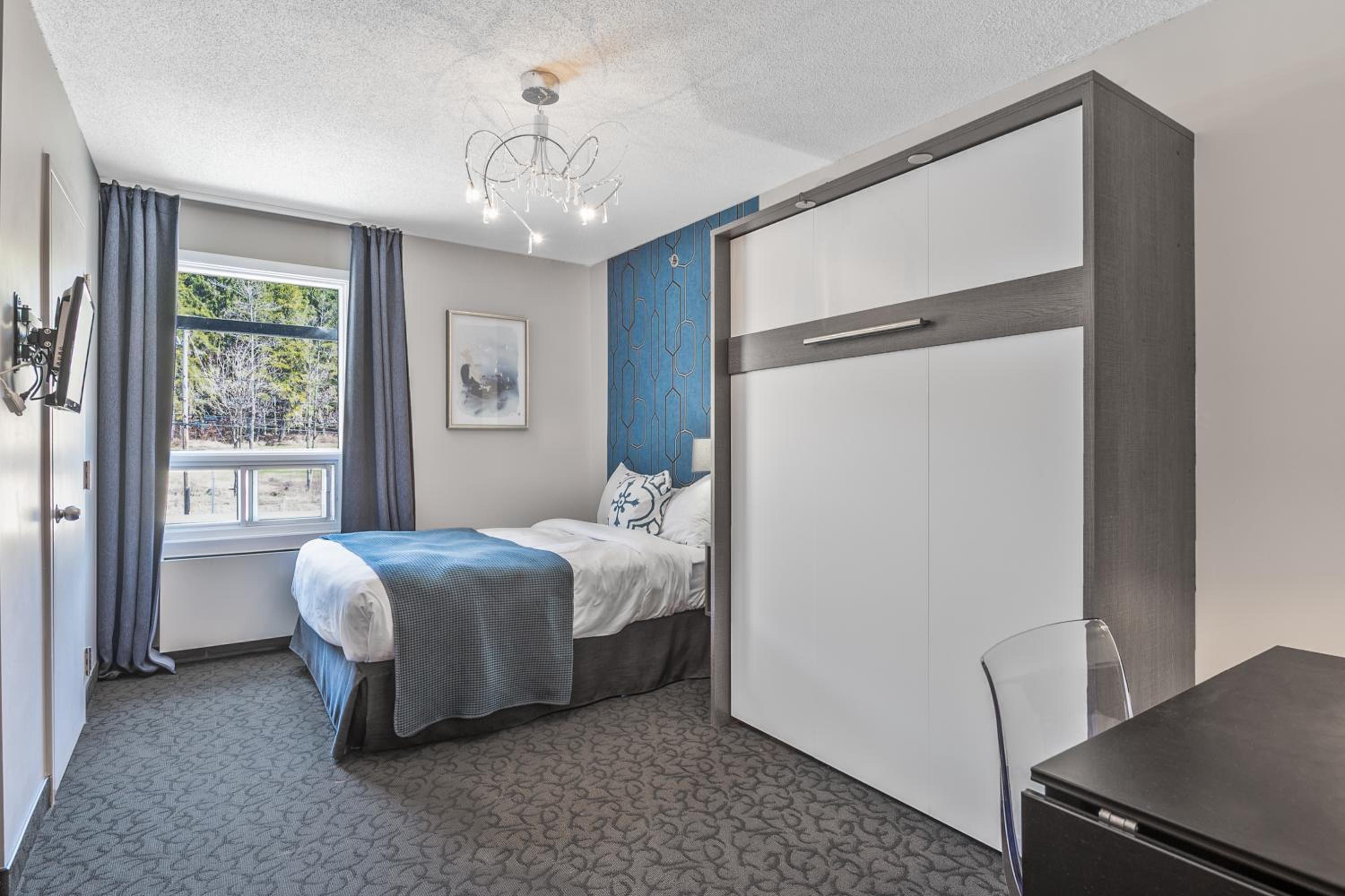 Quadruple Room with Street View