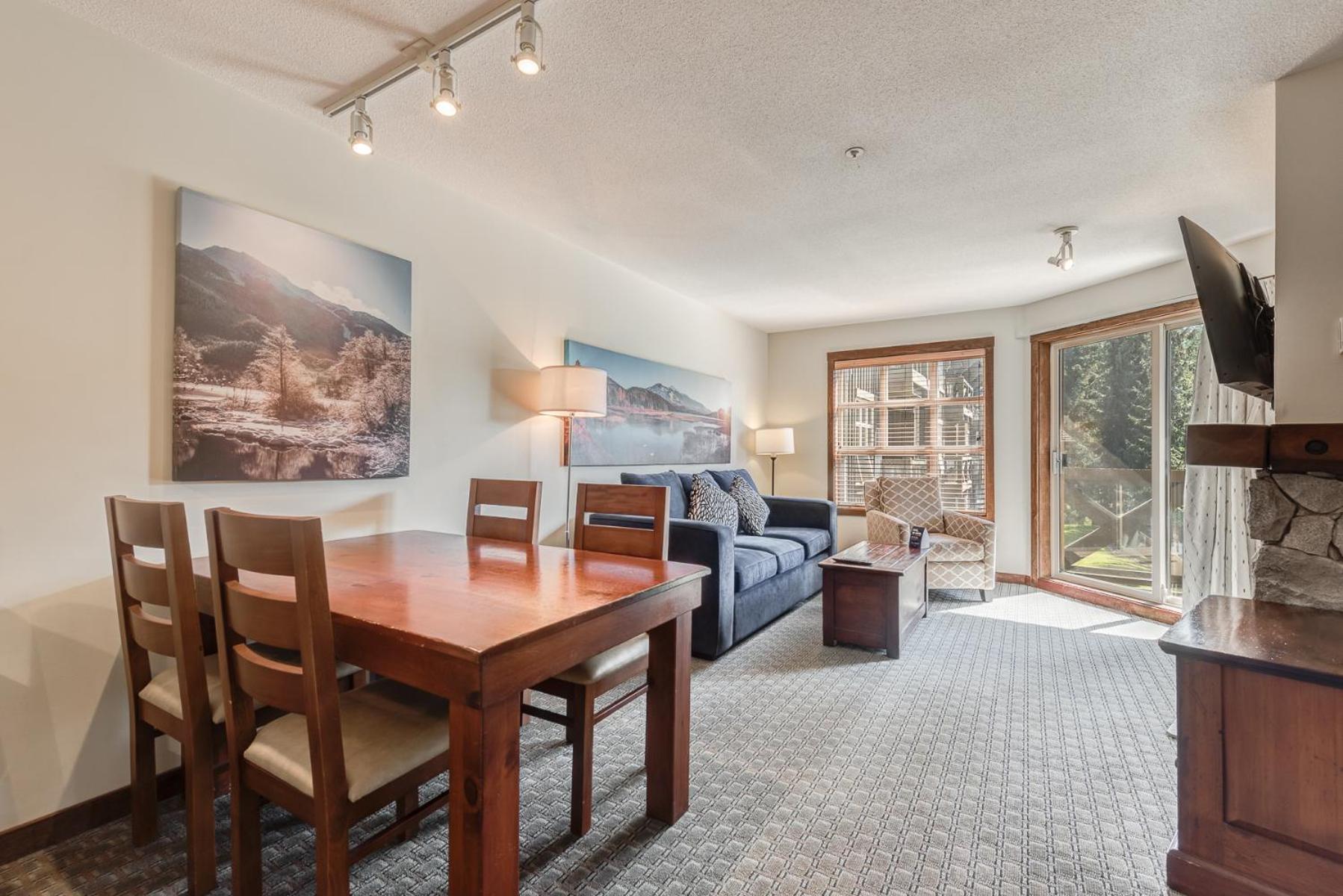 One Bedroom Slopeside Suite with Full Kitchen