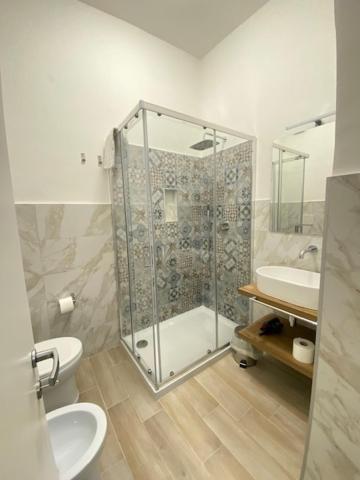Standard King Room photo 3