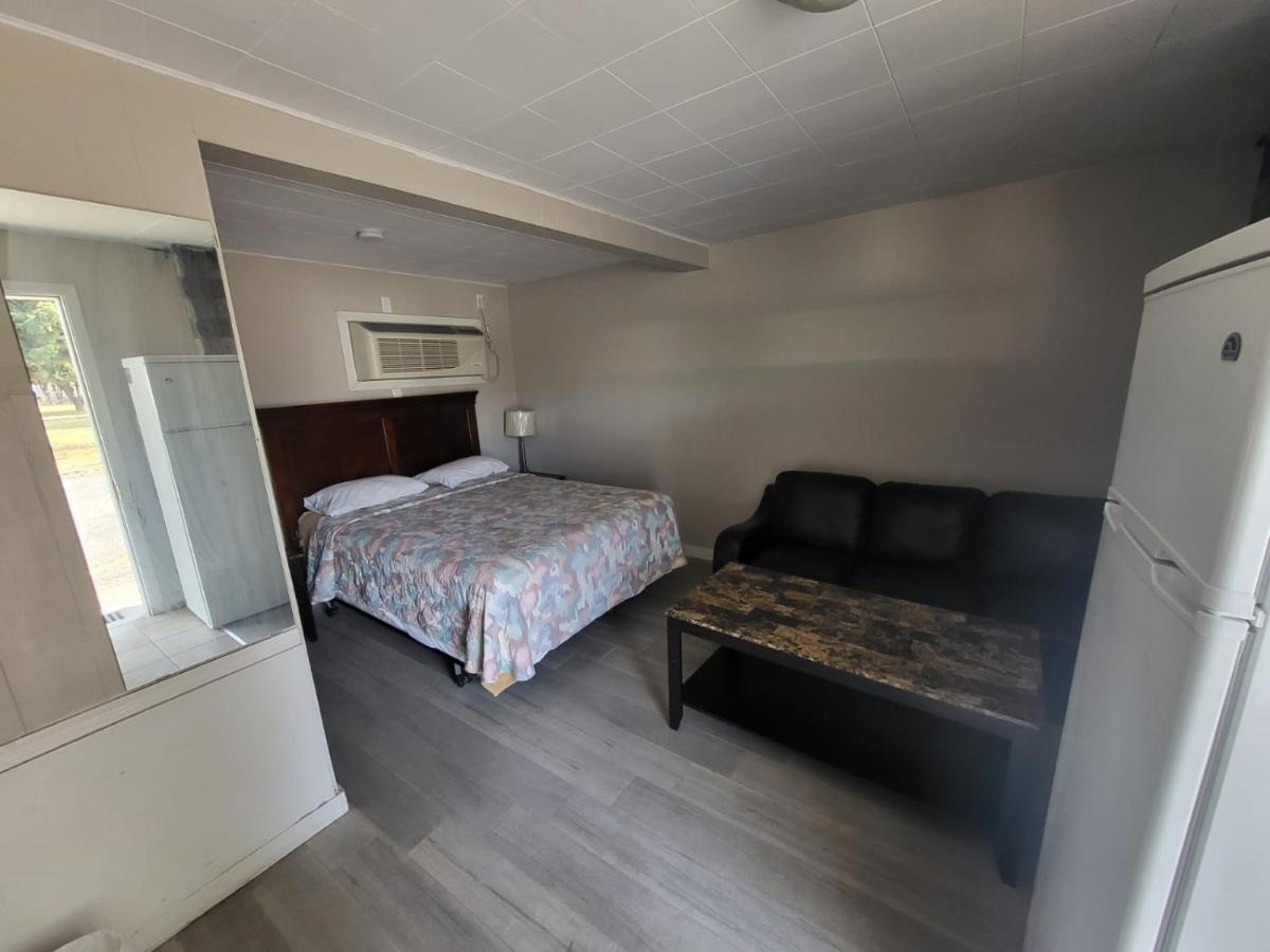 Queen Room photo 1