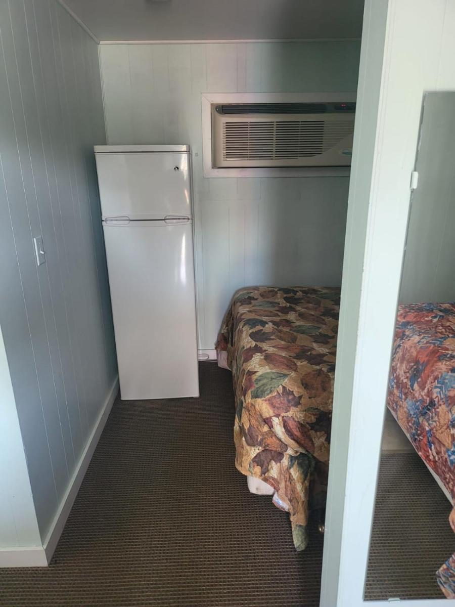 Queen Room with Two Queen Beds photo 2